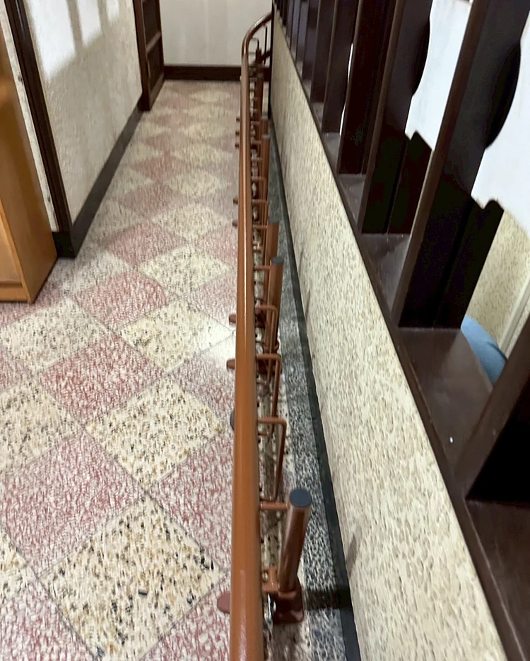 L-shaped-Curved-brown-1Fto2F (4)
